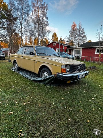 Volvo 240 13
