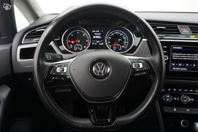 Volkswagen Touran 16