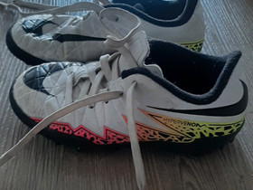 Nike:n nappikset (koko 27), Jalkapallo, Urheilu ja ulkoilu, Pori, Tori.fi Nike:n nappikset (koko 27), Jalkapallo, Urheilu ja ulkoilu, Pori, Tori.fi