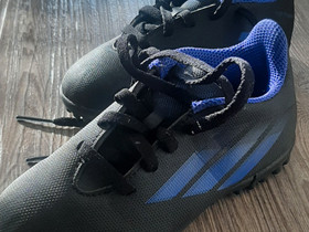Adidas merkkiset nappikset, Jalkapallo, Urheilu ja ulkoilu, Pori, Tori.fi Adidas merkkiset nappikset, Jalkapallo, Urheilu ja ulkoilu, Pori, Tori.fi