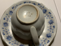 Arabian kahvikuppi ja lautanen
