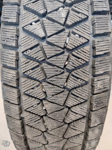 255/70-17 Bridgestone DM-V2 kitkat