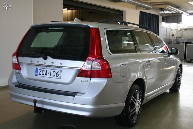 Volvo V70 3