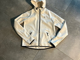 Nike softshell-takki, koko S, Vaatteet ja kengät, Espoo, Tori.fi Nike softshell-takki, koko S, Vaatteet ja kengät, Espoo, Tori.fi