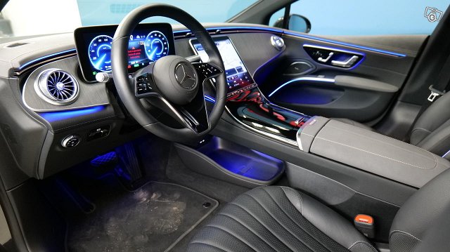 MERCEDES-BENZ EQS 3