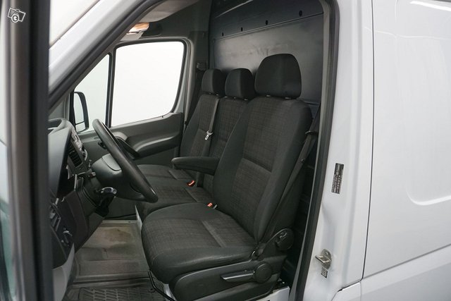 Mercedes-Benz Sprinter 11
