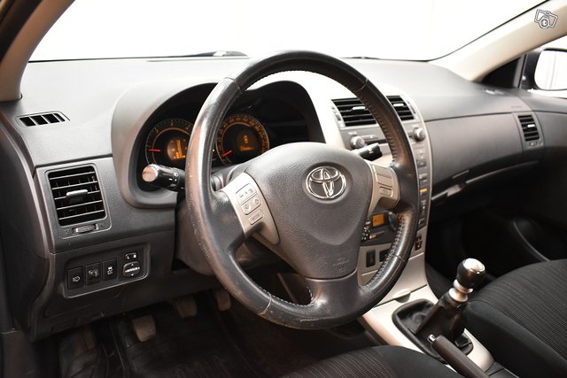 Toyota Corolla 13