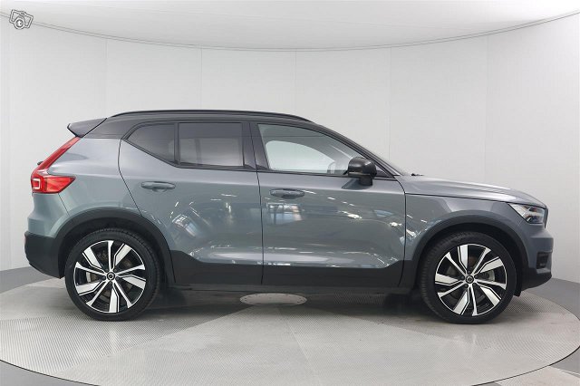 VOLVO XC40 6