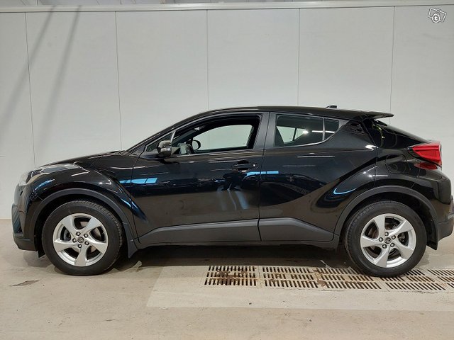 Toyota C-HR 2