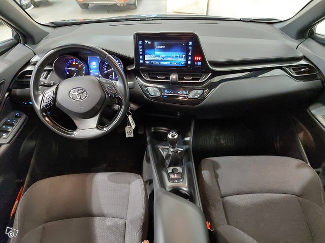 Toyota C-HR 7