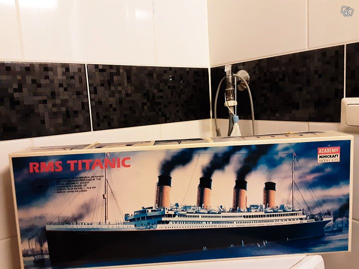 Titanic pienoismalli, Muu keräi...