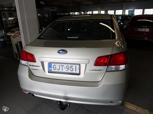 Subaru Legacy 11