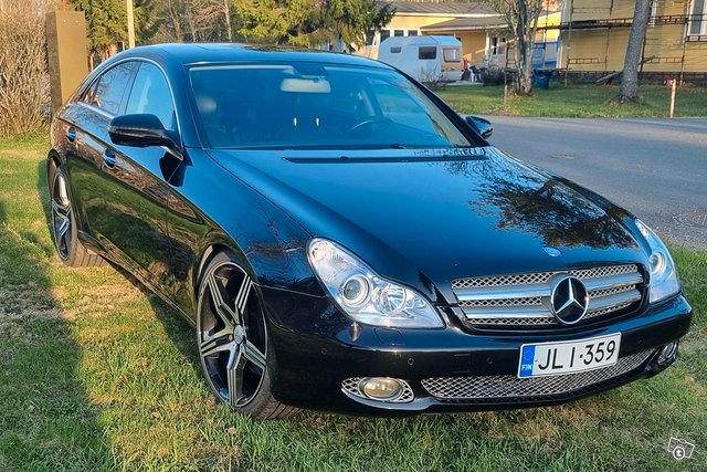 Mercedes-Benz CLS 500 1