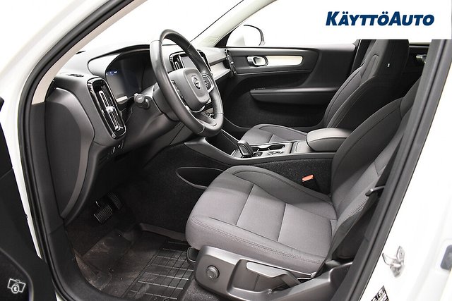 VOLVO XC40 5