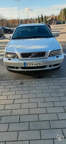 Volvo V40 1