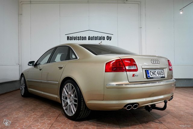 Audi S8 4