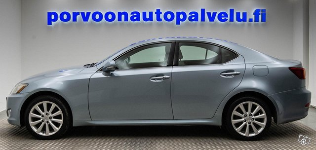 Lexus IS 8
