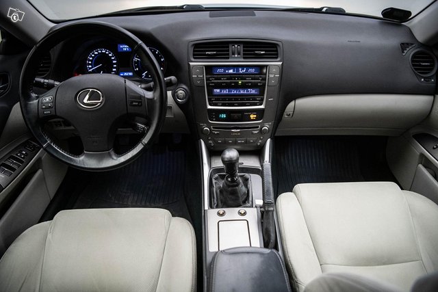 Lexus IS 10
