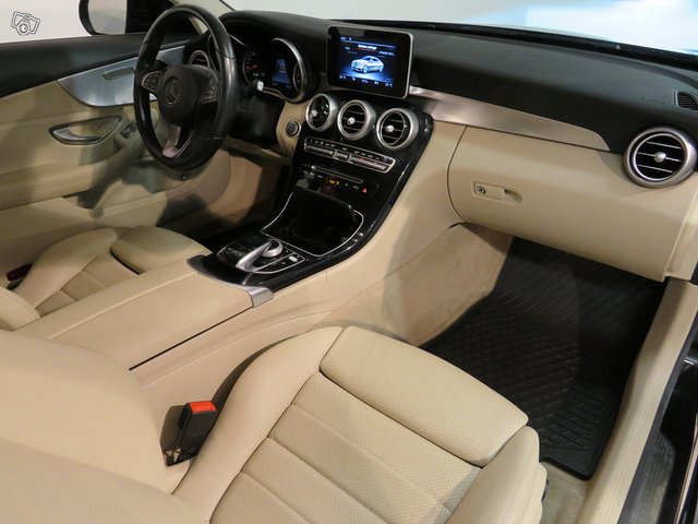 Mercedes-Benz C 8