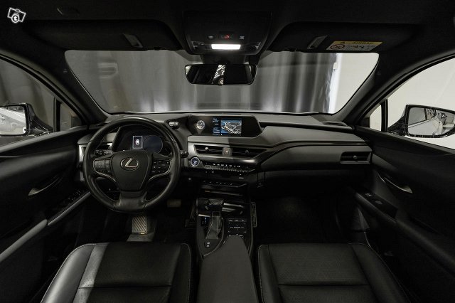 Lexus UX 15