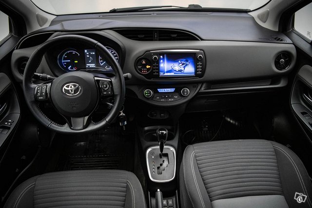 Toyota Yaris 9