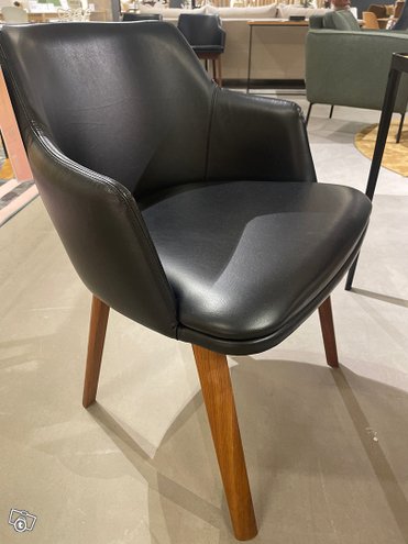 Skovby SM65 -tuoli,nahkaa,pähkinä jalka 565,-