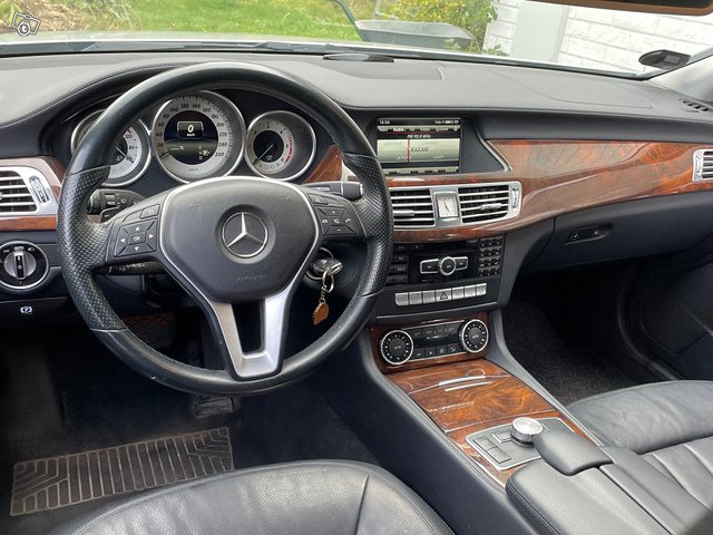 Mercedes-Benz CLS 4