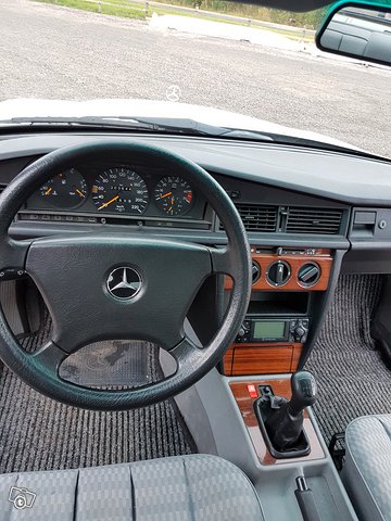 Mercedes-Benz 190 5