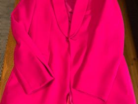Pinkki pikkutakki ja body Zara, Vaatteet ja kengät, Helsinki, Tori.fi Pinkki pikkutakki ja body Zara, Vaatteet ja kengät, Helsinki, Tori.fi