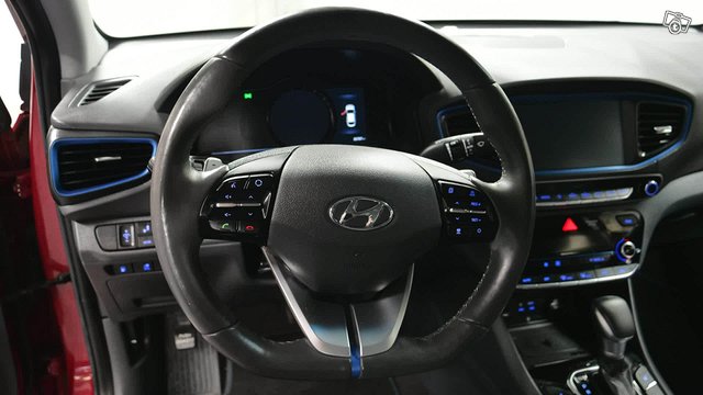 Hyundai IONIQ PLUG-IN 13