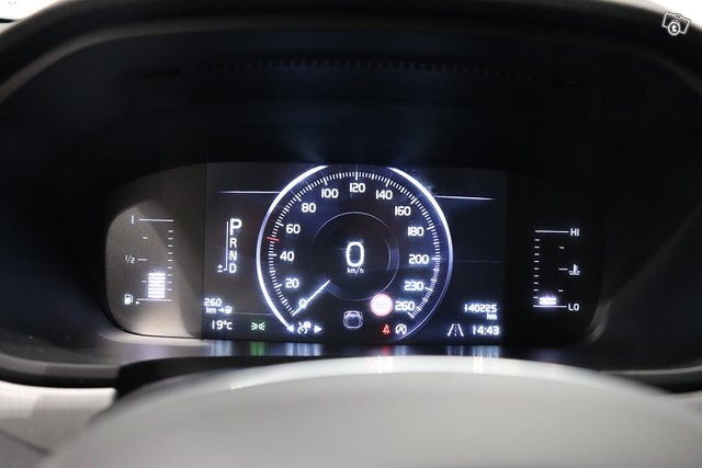 Volvo V90 16
