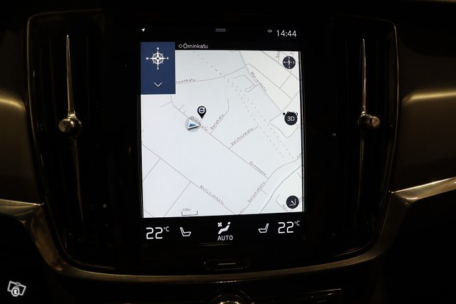 Volvo V90 17