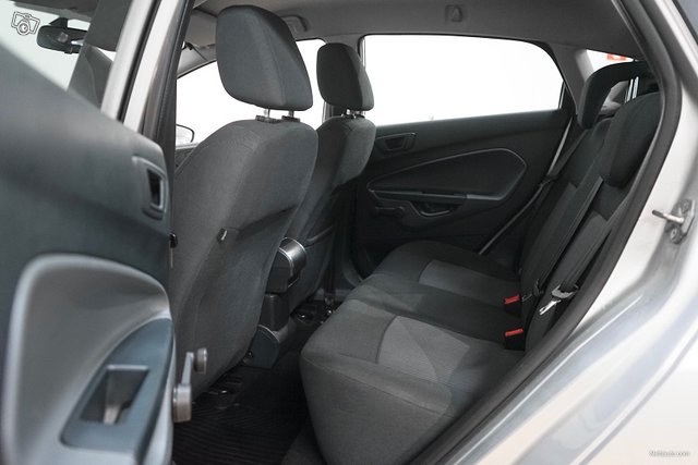 Ford Fiesta 12