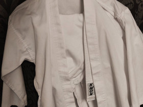 Kwon karate ym. Puku, Kamppailulajit, Urheilu ja ulkoilu, Kaarina, Tori.fi Kwon karate ym. Puku, Kamppailulajit, Urheilu ja ulkoilu, Kaarina, Tori.fi