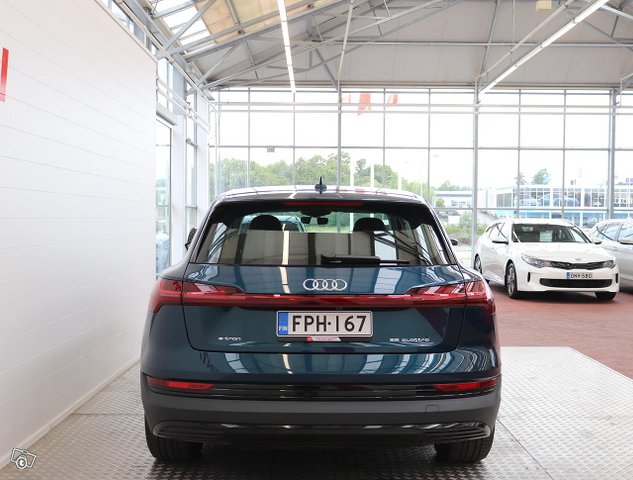Audi E-tron 5