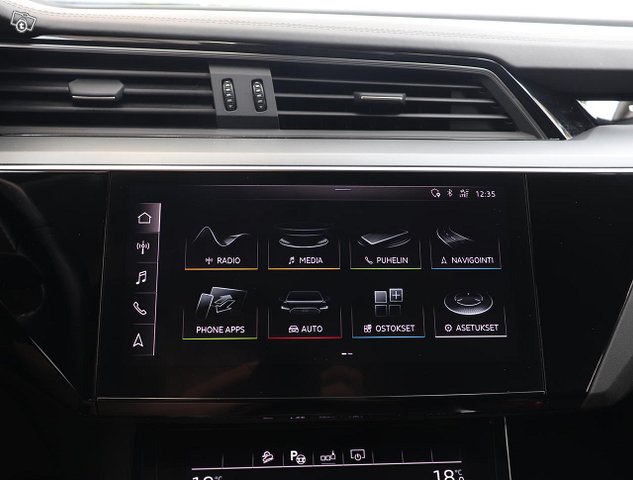 Audi E-tron 11