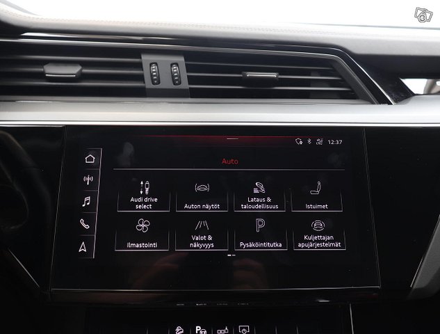 Audi E-tron 13