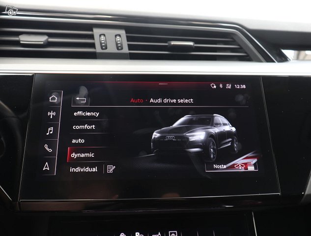 Audi E-tron 14