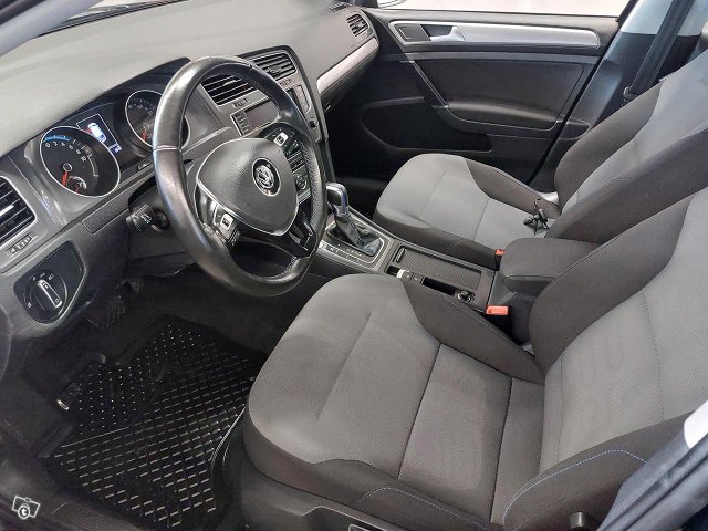 Volkswagen Golf 11