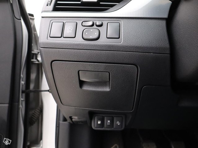 Toyota AVENSIS 9