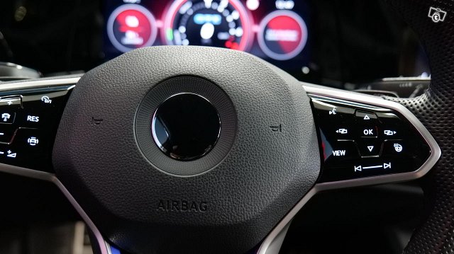 VOLKSWAGEN GOLF 22