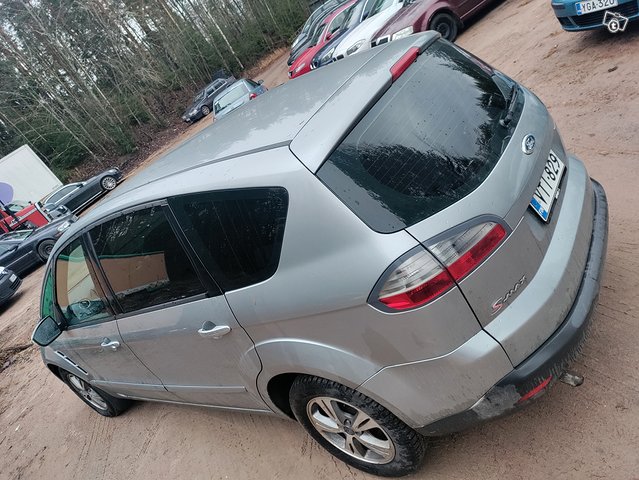 Ford S-Max 11