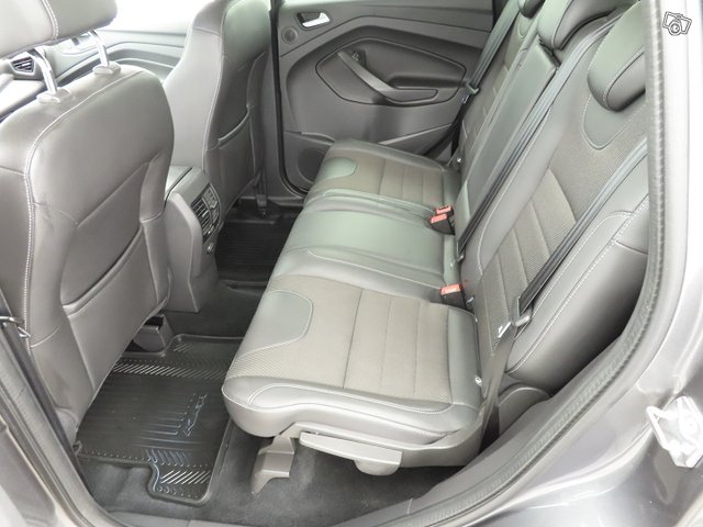 Ford Kuga 9