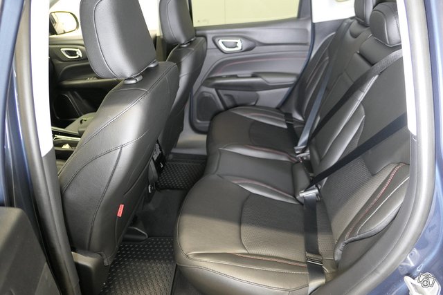 Jeep Compass 10