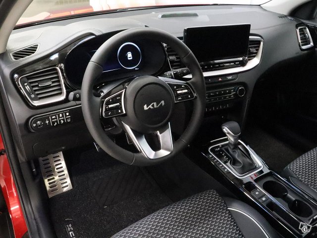 KIA XCeed 13