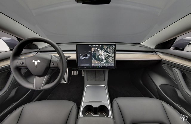Tesla Model 3 8