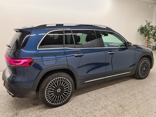 MERCEDES-BENZ EQB 4