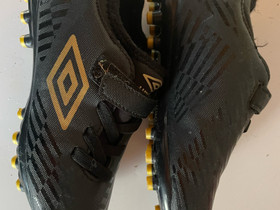Umbro lasten nappikset koko 31, Jalkapallo, Urheilu ja ulkoilu, Pori, Tori.fi Umbro lasten nappikset koko 31, Jalkapallo, Urheilu ja ulkoilu, Pori, Tori.fi