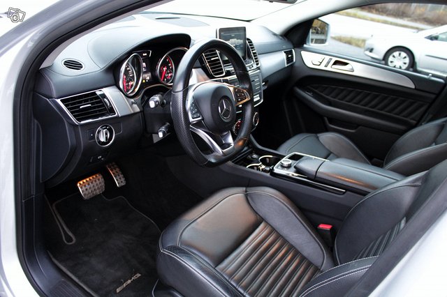 Mercedes-Benz GLE 10
