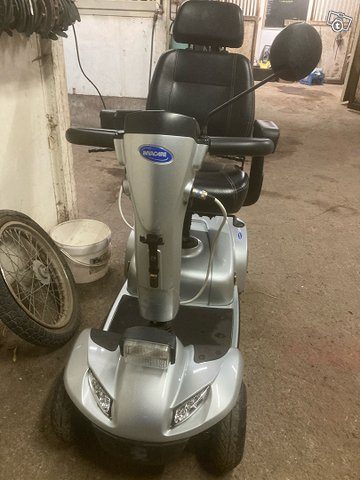 Senioriskootteri/Sähkömopo Invacare leo 1